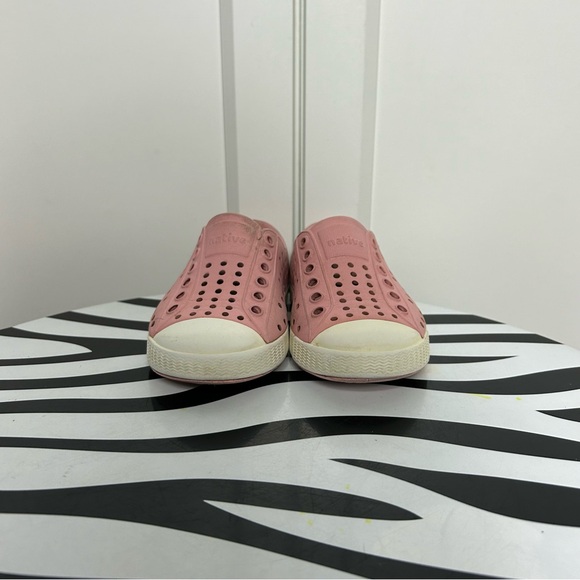 Native Jefferson Kids Pink Slip-On Shoes - Picture 2 of 6